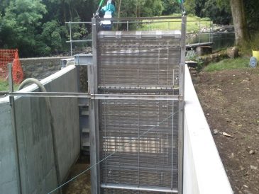 Cochwillan Goflo screens installation.