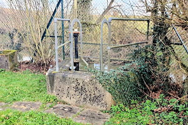 non-standard travelling screen for water debris